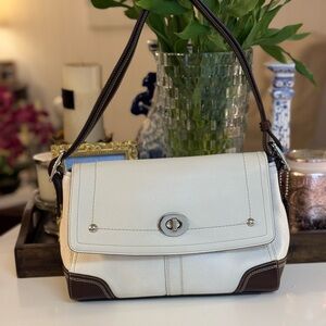 🤍🤎 COACH WHITE PEBBLED LEATHER HAMILTON FLAP CONVERTIBLE BAG!